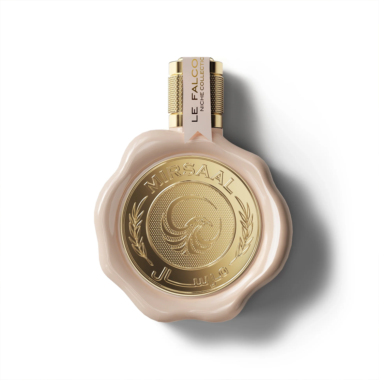 Nahaufnahme des Le Falconé Mirsaal Passion 100ml Flakons mit seinem einzigartigen Wachssiegel-Design. Eine saubere Studioaufnahme des Mirsaal Passion 100ml Flakons, die den zartrosa Farbton, das ikonische goldene Wachs-Siegel-Emblem und die aufwendige Handwerkskunst des Verschlusses hervorhebt.