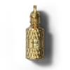 Eine detaillierte Studioaufnahme des goldenen Flakons von Le Falconé Muharib Alpha (85 ml), die die komplizierte metallische Textur und die einzigartige, skulpturale Kappe mit Spartanerhelm hervorhebt, die diesen luxuriösen Herrenduft auszeichnet.